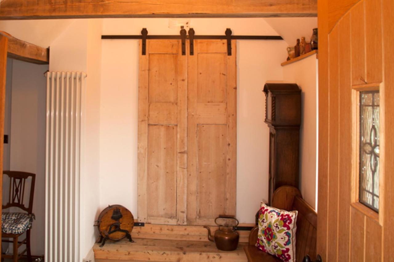 The Cottage Cross in Hand Dış mekan fotoğraf